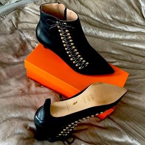 Gorgeous never worn Kurt Geiger black low heel booties